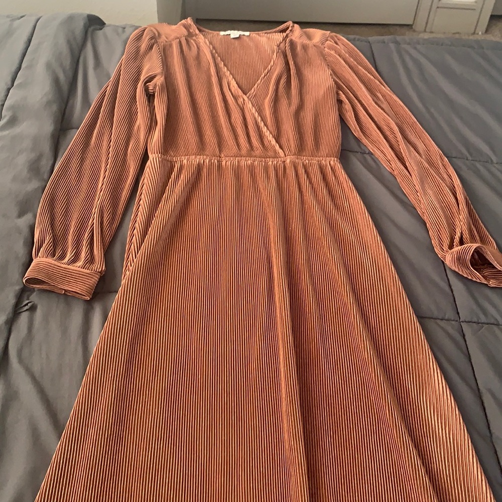 Only worn once- Brown maxi dress with mini pleats